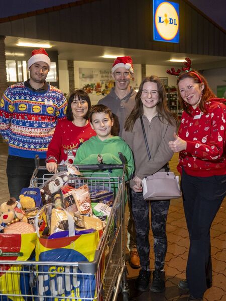 Pictured at Lidl Roscommon was Trolley Dash winner Karen Towey with her husband Fergal and two children, Saoirse and Lochlainn. Karen managed to grab more than €340worth of goodies. Also in the photograph are Martin Hrzenjak, Lidl employee and Petra Kralova, Lidl Store Manager. Pic. Andrew Downes, Xposure Pictured at Lidl Roscommon was Trolley Dash winner Karen Towey with her husband Fergal and two children, Saoirse and Lochlainn. Karen managed to grab more than €340worth of goodies. Also in the photograph are Martin Hrzenjak, Lidl employee and Petra Kralova, Lidl Store Manager. Pic. Andrew Downes, Xposure