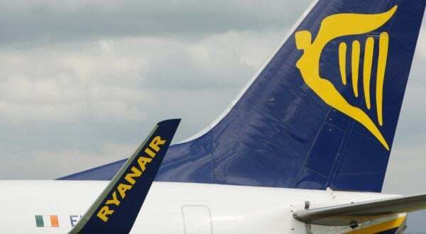 Passenger tried to throw airport security officer out of plane, court told - Homepage - Vimarsana News